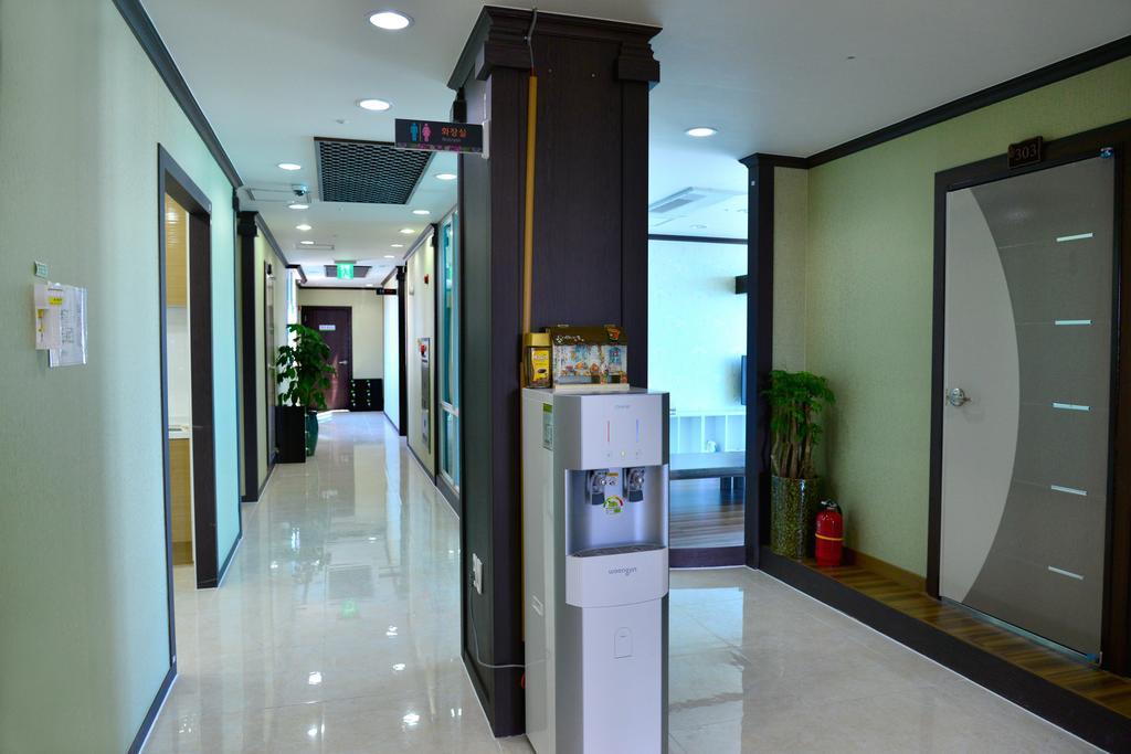 Seom Guesthouse ซอกวีโพ ภายนอก รูปภาพ