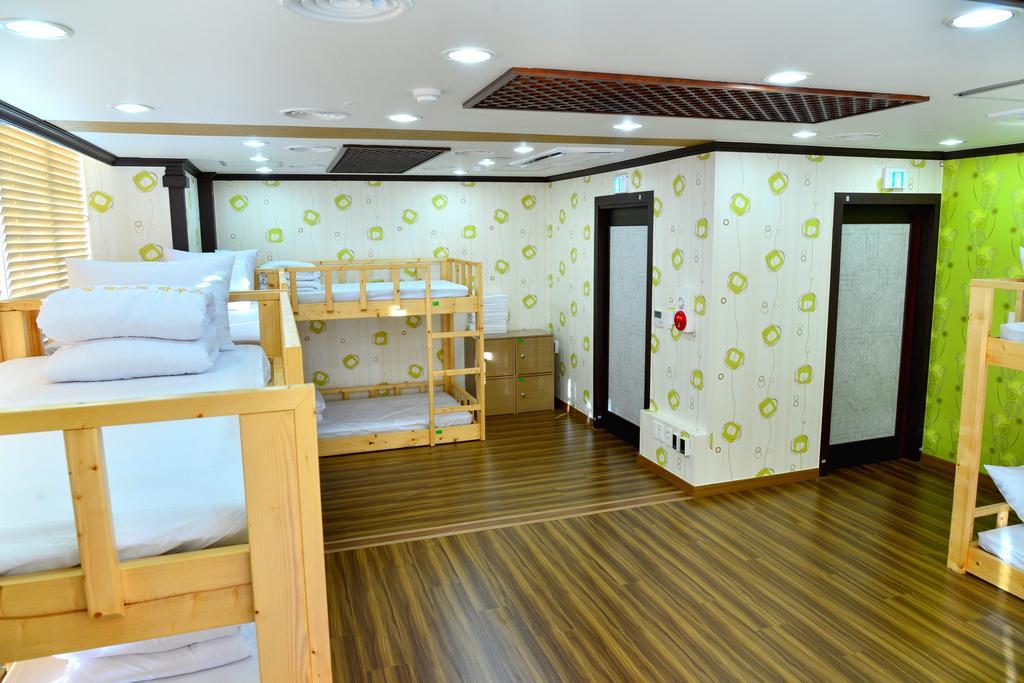 Seom Guesthouse ซอกวีโพ ภายนอก รูปภาพ